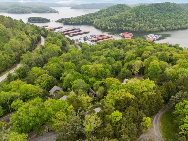 404 Duke Cir, Lancaster, TN 38569