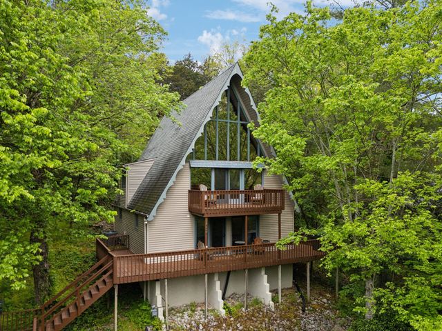 404 Duke Cir, Lancaster, TN 38569