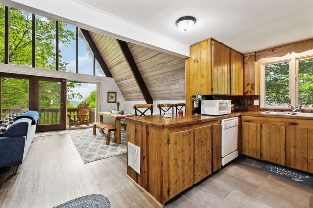 404 Duke Cir, Lancaster, TN 38569