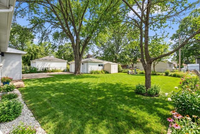 8766 S 83rd Court, Hickory Hills, IL 60457