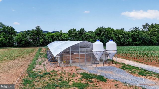 967 FARMDALE RD, Mount Joy, PA 17552