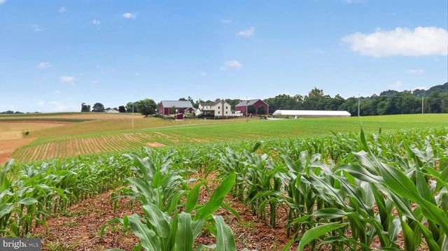 967 FARMDALE RD, Mount Joy, PA 17552