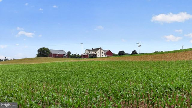 967 FARMDALE RD, Mount Joy, PA 17552