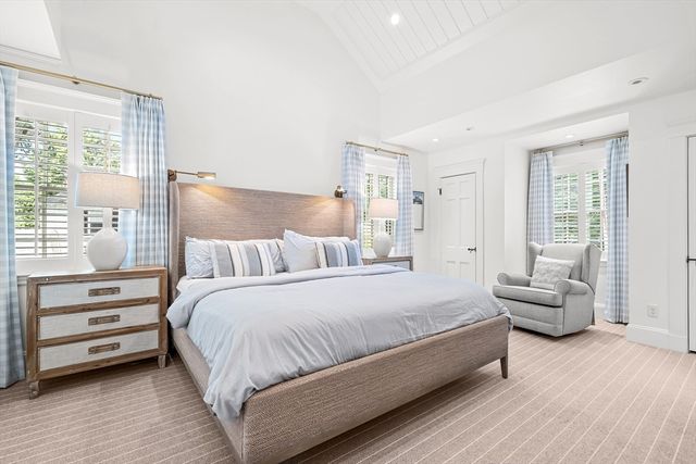 24 Cleveland Rd, Needham, MA 02492