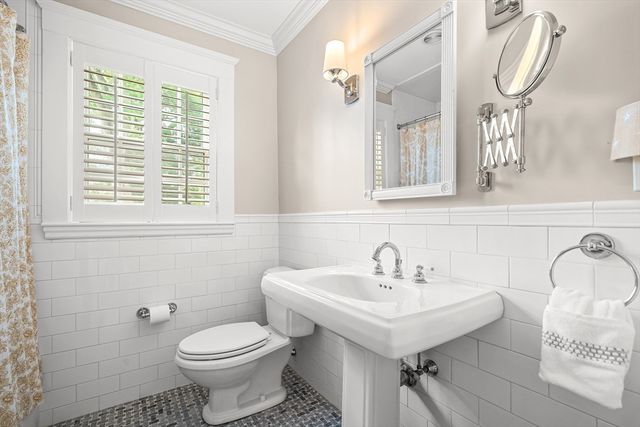 24 Cleveland Rd, Needham, MA 02492
