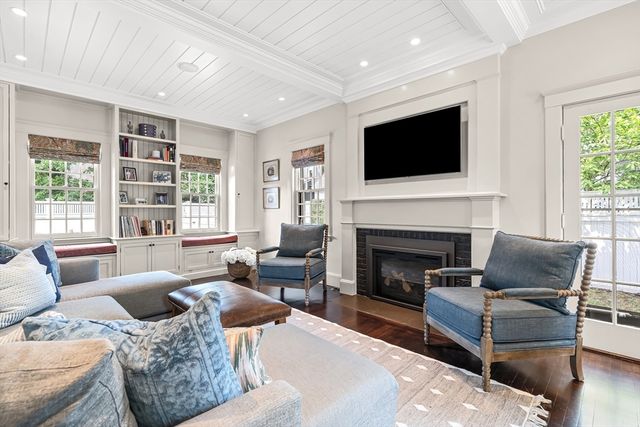 24 Cleveland Rd, Needham, MA 02492