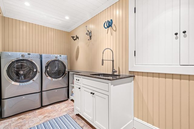 24 Cleveland Rd, Needham, MA 02492