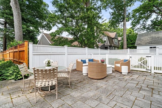 24 Cleveland Rd, Needham, MA 02492