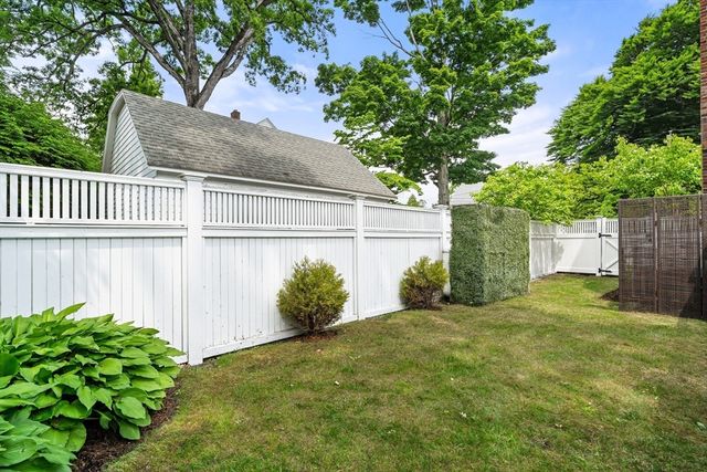 24 Cleveland Rd, Needham, MA 02492