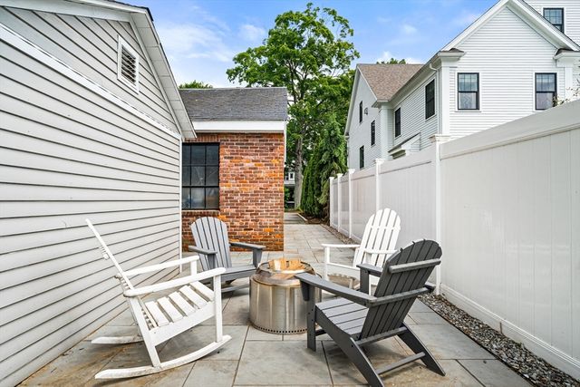 24 Cleveland Rd, Needham, MA 02492