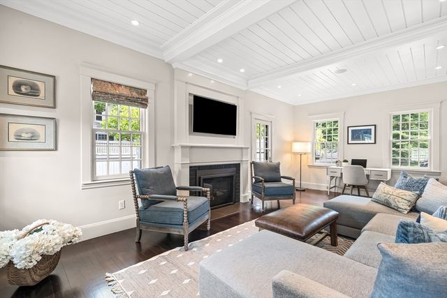24 Cleveland Rd, Needham, MA 02492