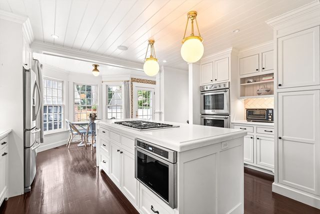 24 Cleveland Rd, Needham, MA 02492
