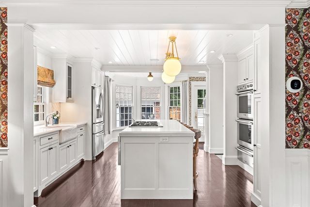 24 Cleveland Rd, Needham, MA 02492