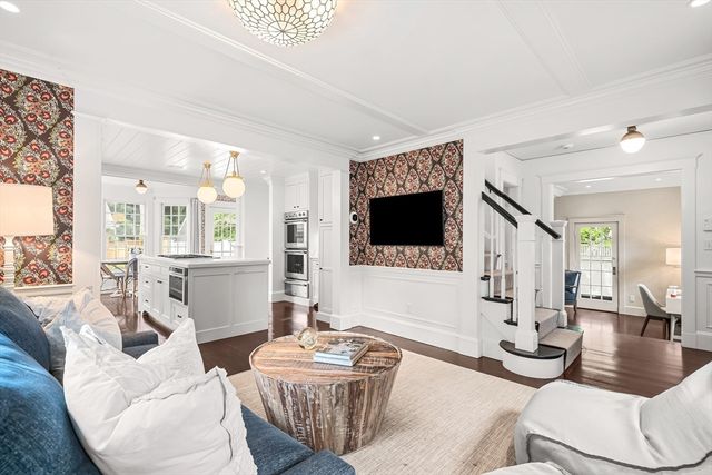 24 Cleveland Rd, Needham, MA 02492