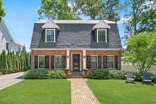 24 Cleveland Rd, Needham, MA 02492