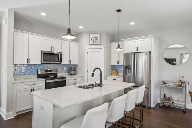 20 Sycamore Rdg, W, Burns, TN 37029