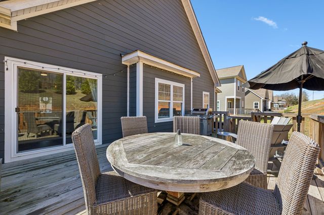 20 Sycamore Rdg, W, Burns, TN 37029