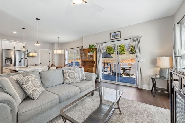 20 Sycamore Rdg, W, Burns, TN 37029