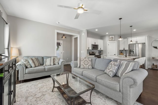 20 Sycamore Rdg, W, Burns, TN 37029