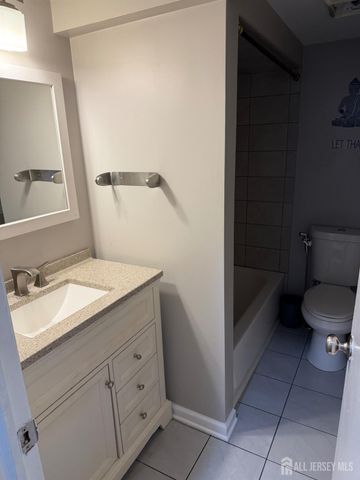 120 W Warren Street, Iselin, NJ 08830