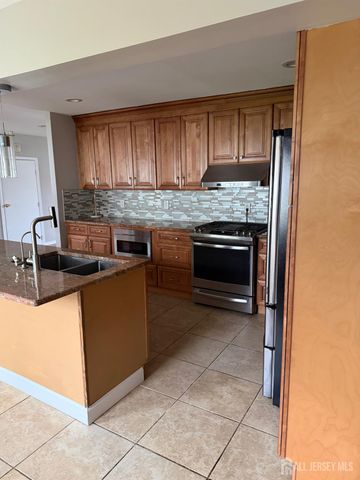 120 W Warren Street, Iselin, NJ 08830