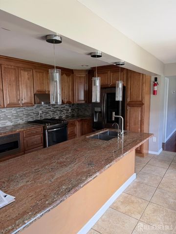 120 W Warren Street, Iselin, NJ 08830