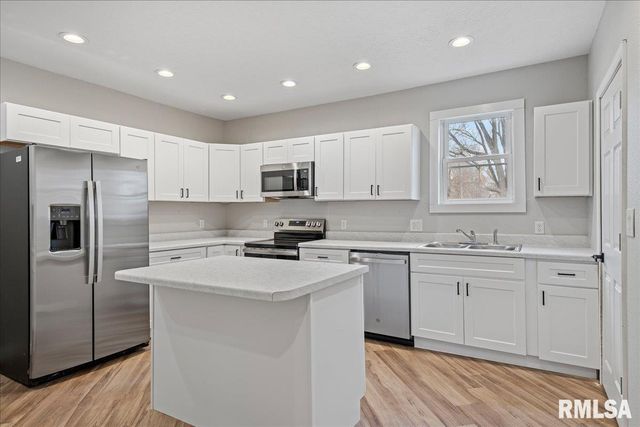 1022 N WALNUT Street, Springfield, IL 62702