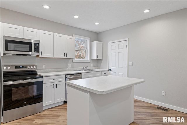 1022 N WALNUT Street, Springfield, IL 62702