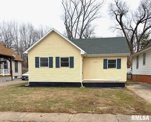 1022 N WALNUT Street, Springfield, IL 62702
