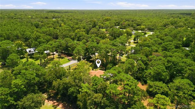 4708 S Evergreen Avenue, Homosassa, FL 34446