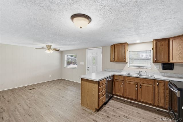4708 S Evergreen Avenue, Homosassa, FL 34446