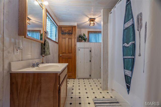 1126 Mitten Ridge Drive, Innsbrook, MO 63390