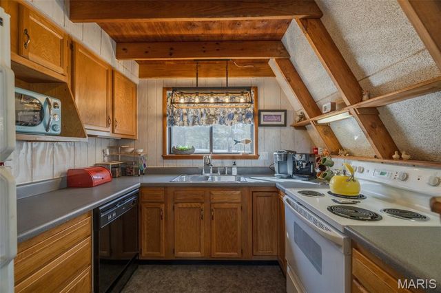 1126 Mitten Ridge Drive, Innsbrook, MO 63390