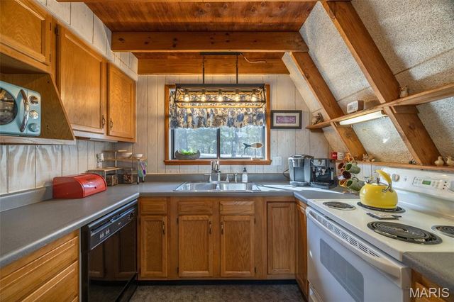1126 Mitten Ridge Drive, Innsbrook, MO 63390
