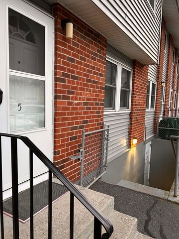 5 Manor Court 5, Springfield, MA 01118