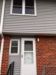 5 Manor Court 5, Springfield, MA 01118