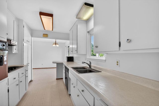 710 Villanova Dr, Davis, CA 95616