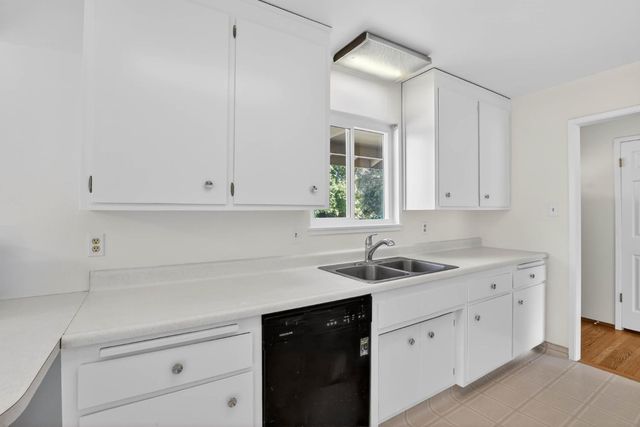 710 Villanova Dr, Davis, CA 95616