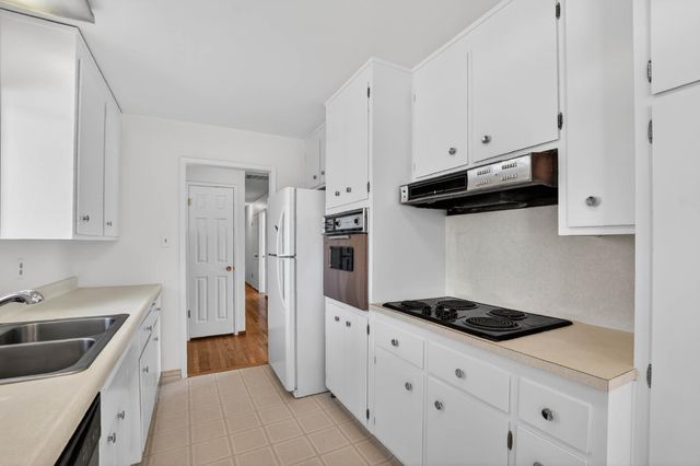 710 Villanova Dr, Davis, CA 95616