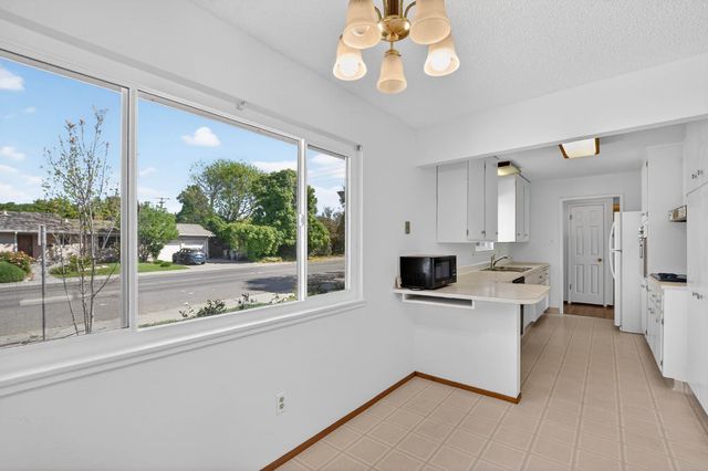 710 Villanova Dr, Davis, CA 95616