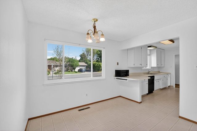 710 Villanova Dr, Davis, CA 95616