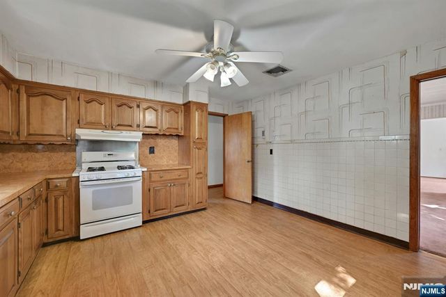 153 Orient Way, Lyndhurst, NJ 07071