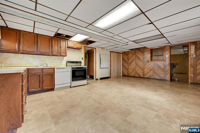 153 Orient Way, Lyndhurst, NJ 07071