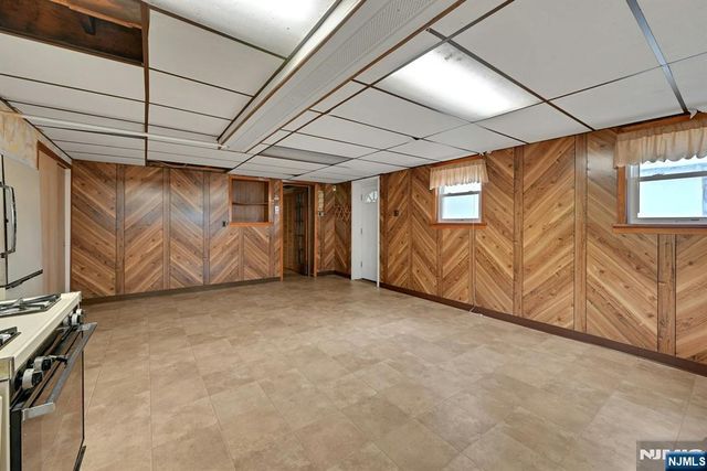 153 Orient Way, Lyndhurst, NJ 07071
