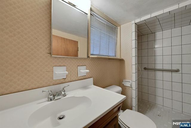 153 Orient Way, Lyndhurst, NJ 07071