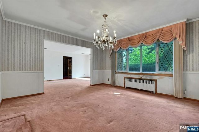 153 Orient Way, Lyndhurst, NJ 07071
