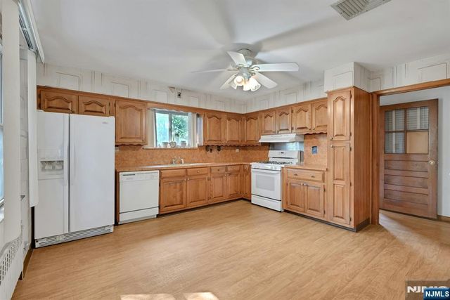 153 Orient Way, Lyndhurst, NJ 07071