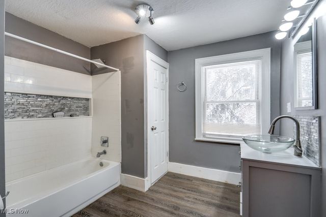 450 Storer Avenue, Akron, OH 44320