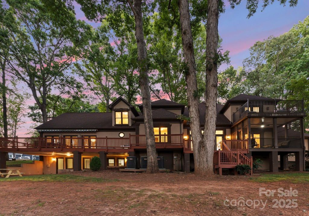 252 Greyfriars Road, Mooresville, NC 28117