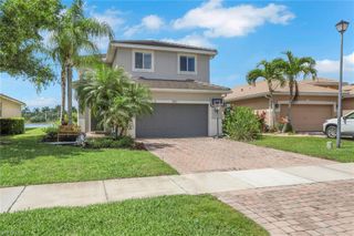 1557 Birdie DR, Naples, FL 34120